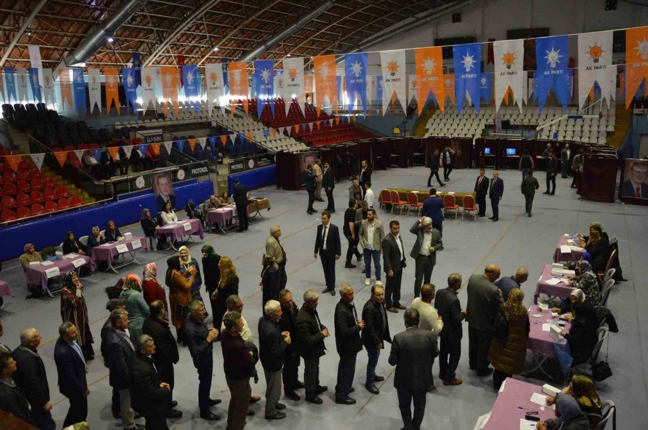 Manisa AK Parti’de temayül yoklaması yapıldı