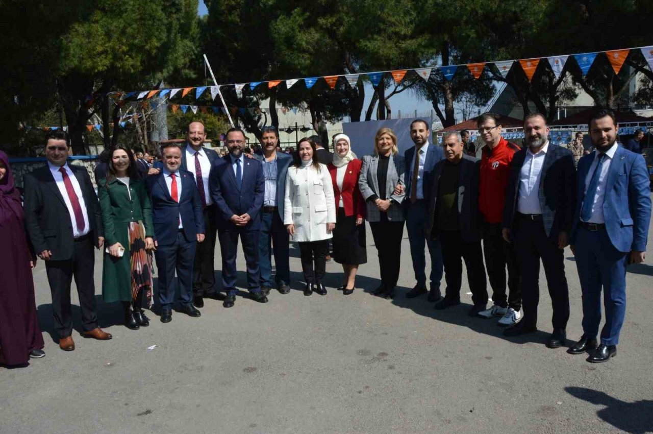 Manisa AK Parti’de temayül yoklaması yapıldı