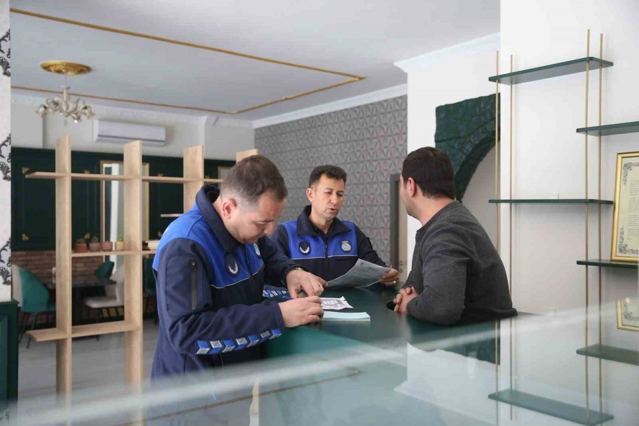 Merkezefendi’de iş yerleri zabıta ekiplerince denetleniyor