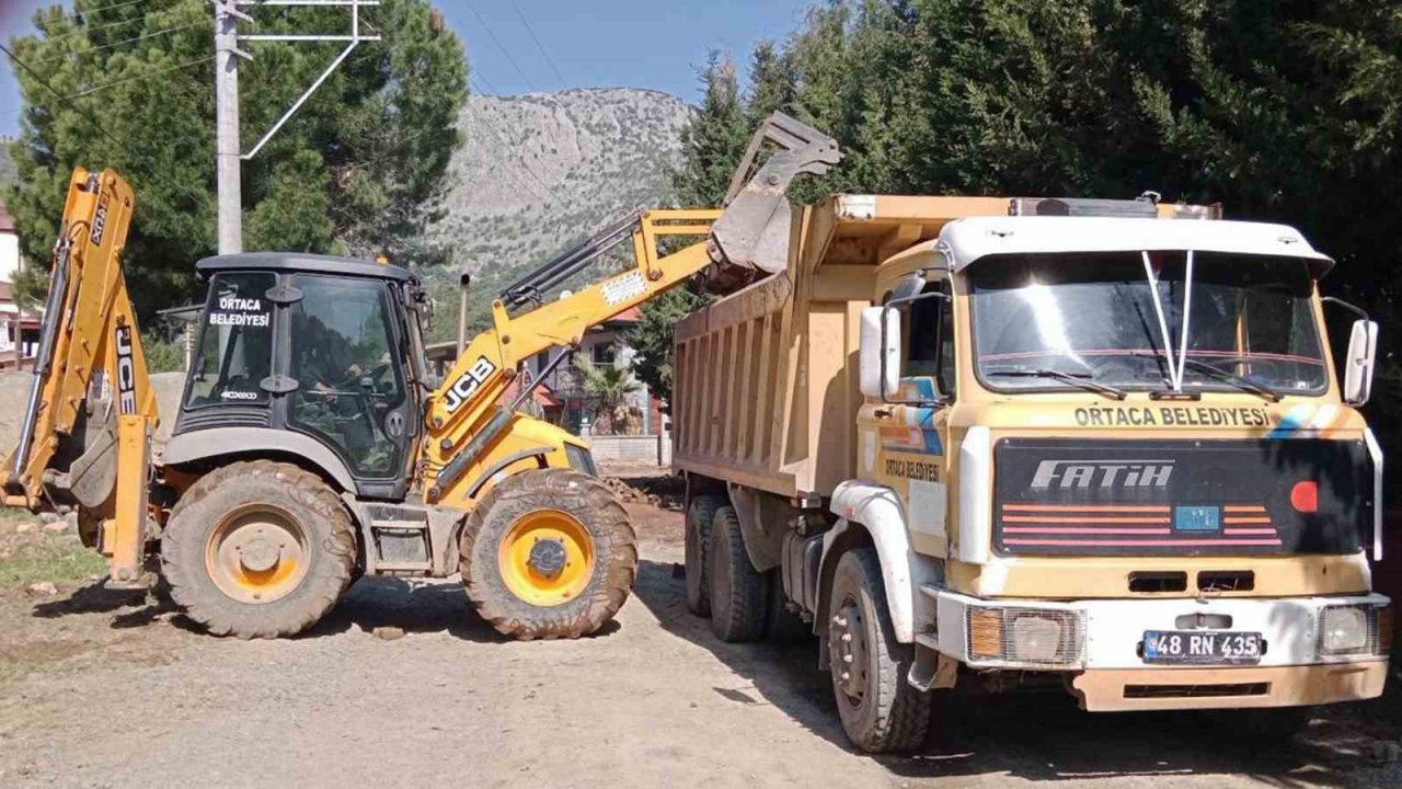Ortaca’da yollar yenileniyor