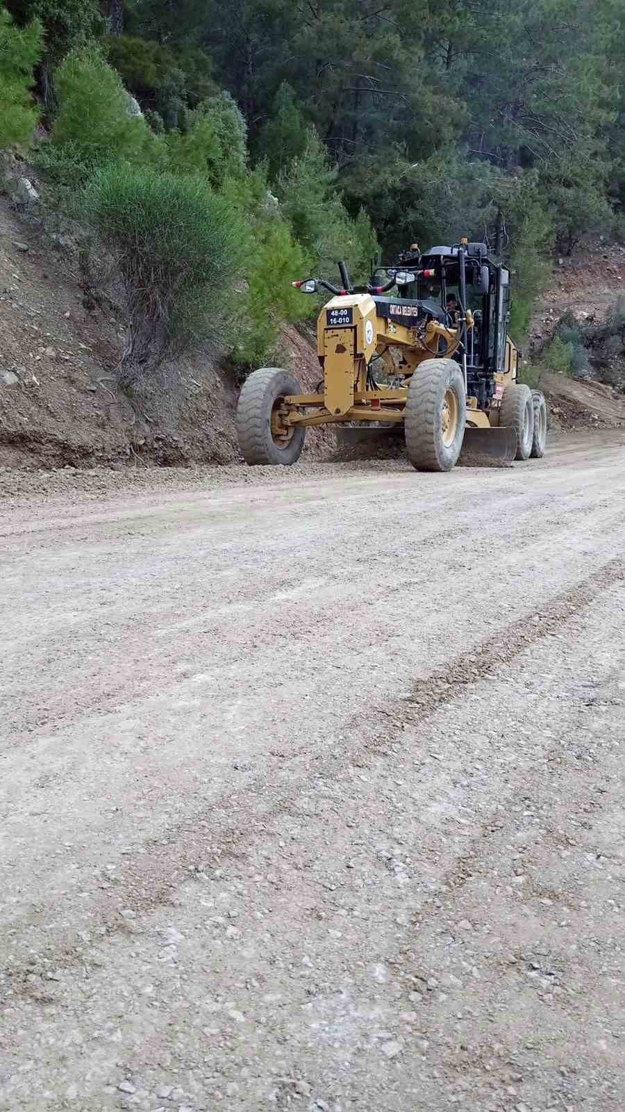 Ortaca’da yollar yenileniyor