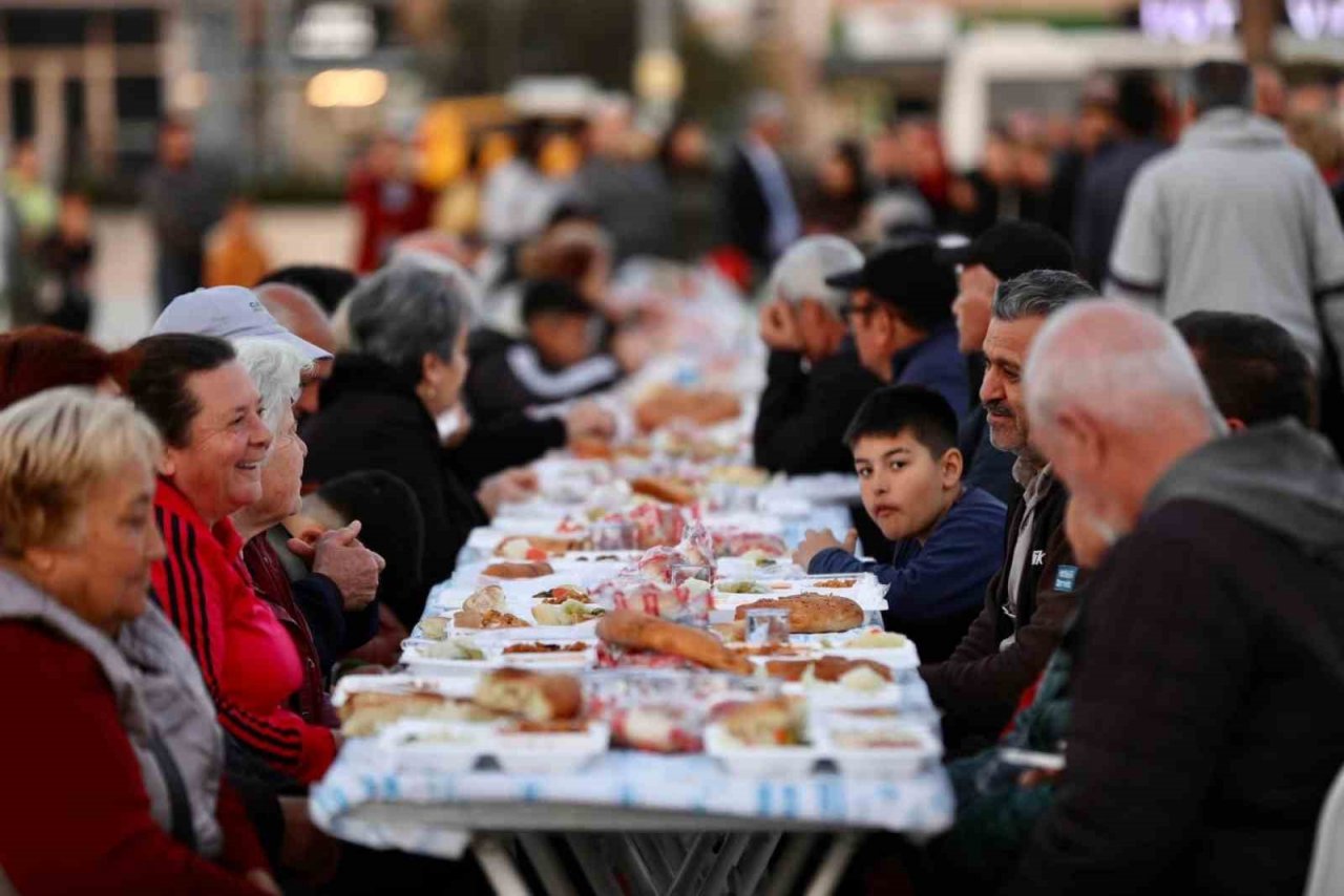 Didim’de iftar yemekleri başladı