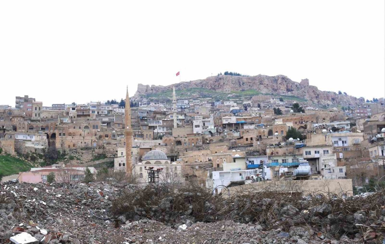 Mardin’de 5 katlı binanın yıkım işlemleri tamamlandı