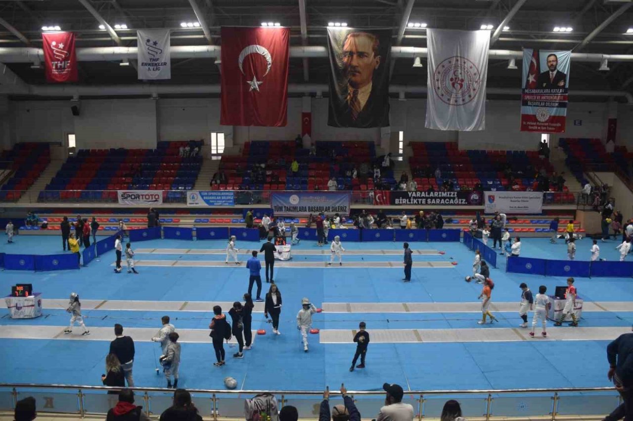 Eskrim Kılıç Açık Turnuvası Karabük’te başladı