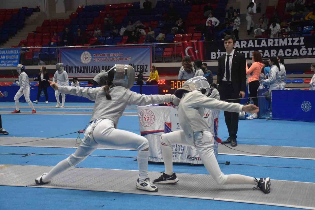 Eskrim Kılıç Açık Turnuvası Karabük’te başladı