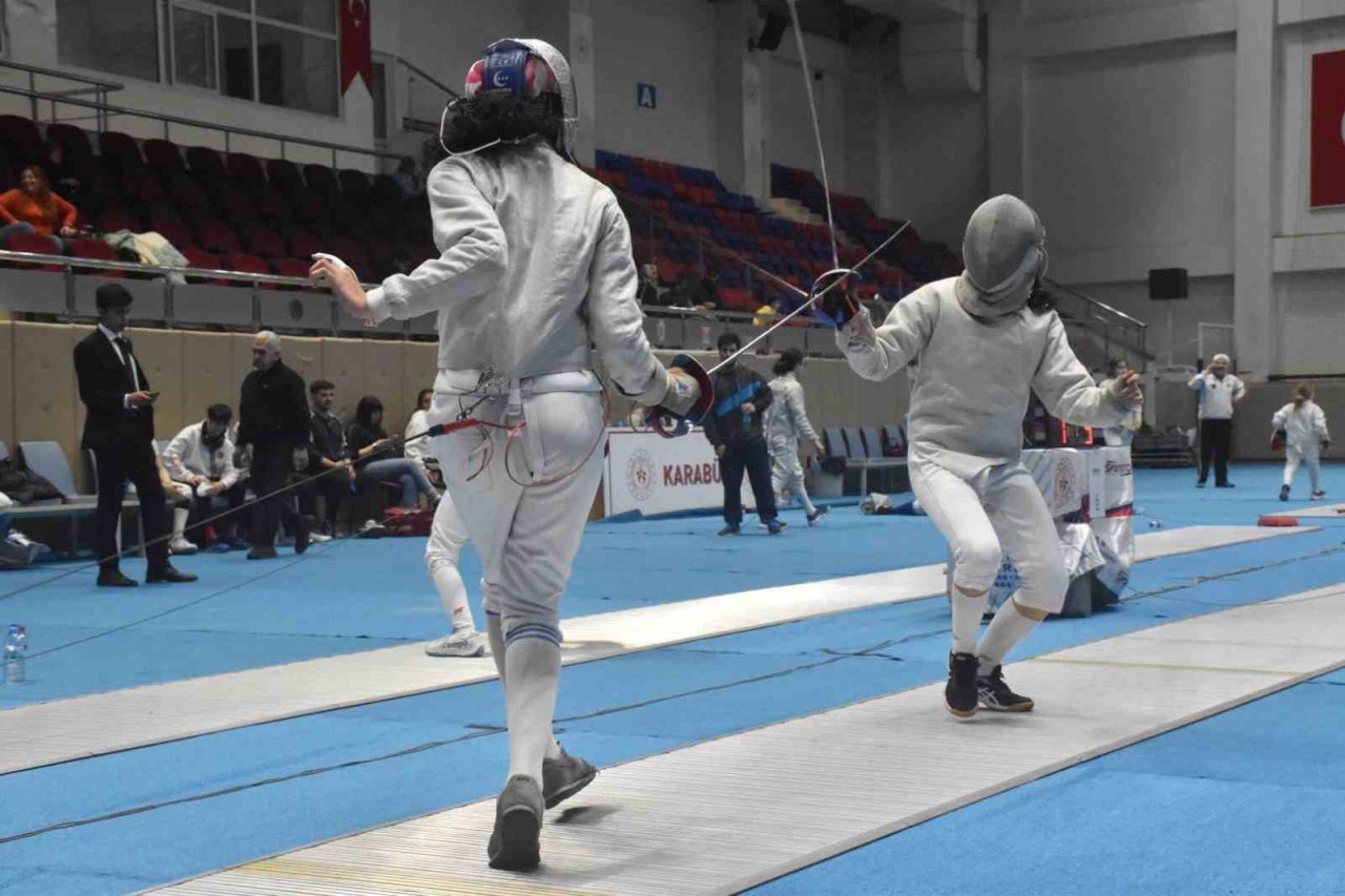 Eskrim Kılıç Açık Turnuvası Karabük’te başladı