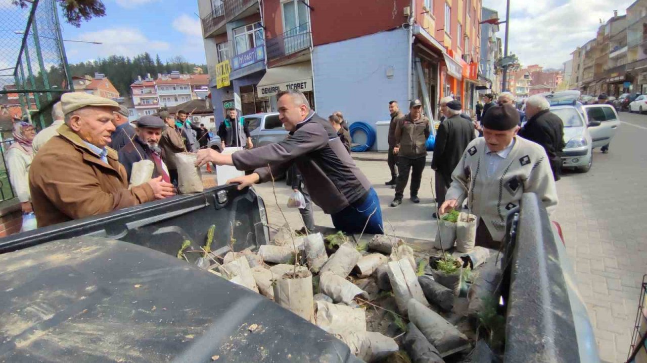 Anaokulu öğrencileri derslerini arazözün üstünde işledi