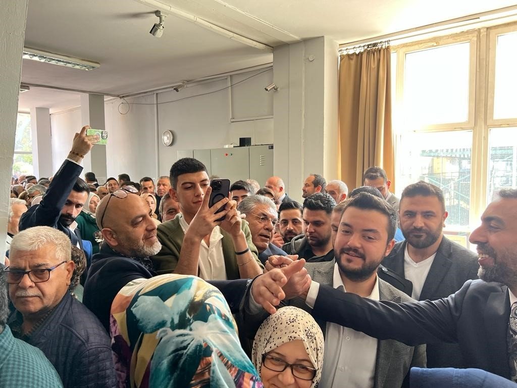 AK Parti Aydın’da 45 aday adayı için sandık başına gitti