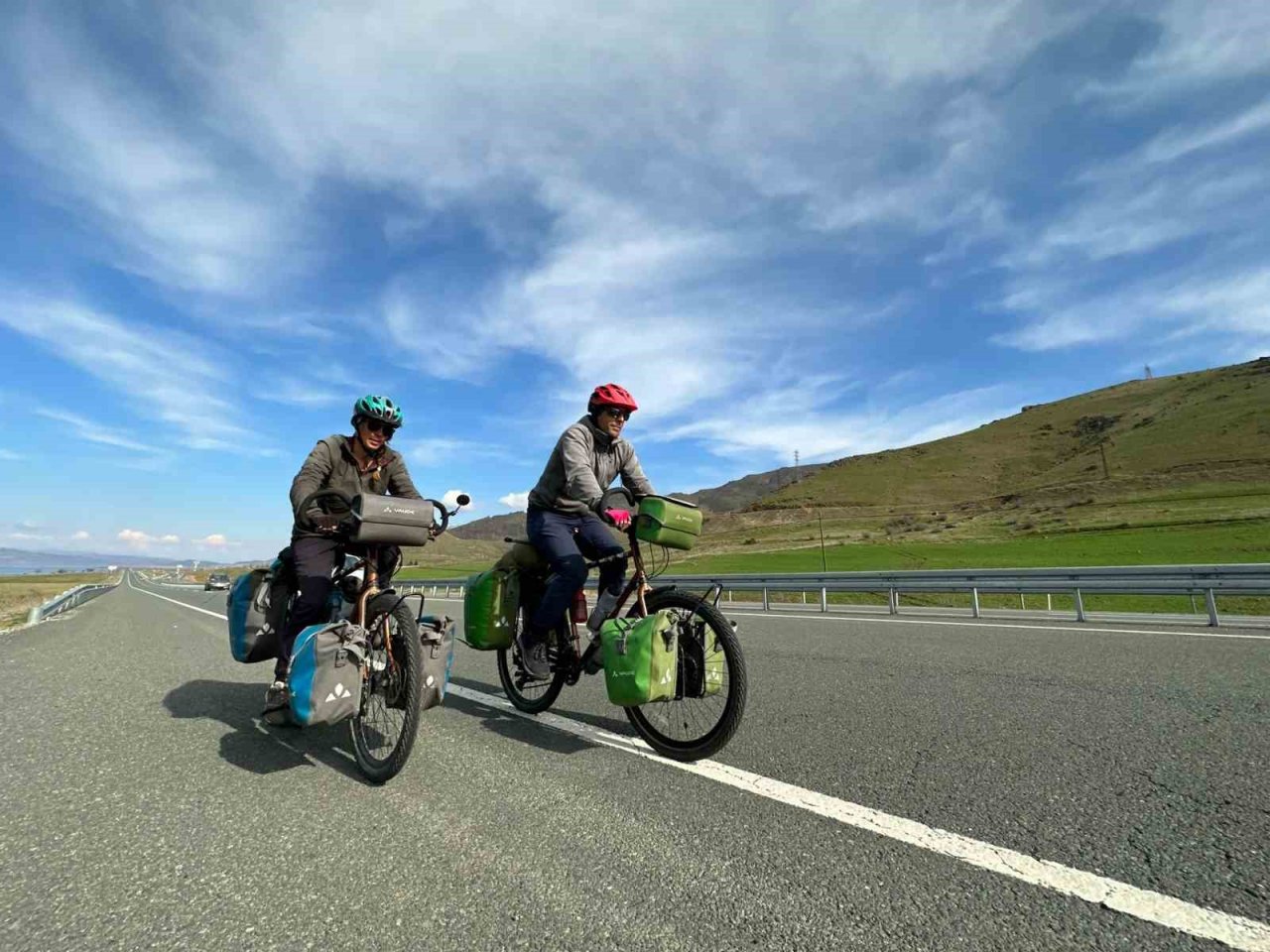 Bisikletle dünya turu yapan Fransız çift, “Hayatımda ilk defa bu kadar iyi niyetli insanlarla karşılaştım”