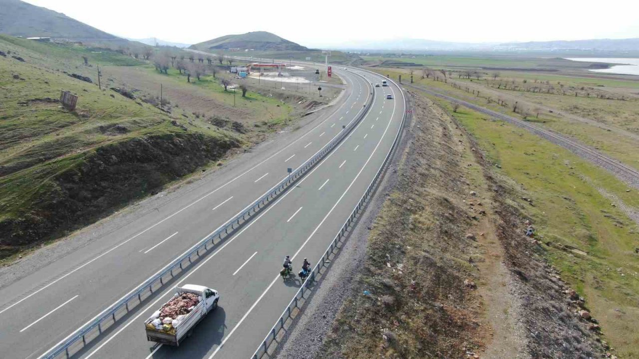 Bisikletle dünya turu yapan Fransız çift, “Hayatımda ilk defa bu kadar iyi niyetli insanlarla karşılaştım”