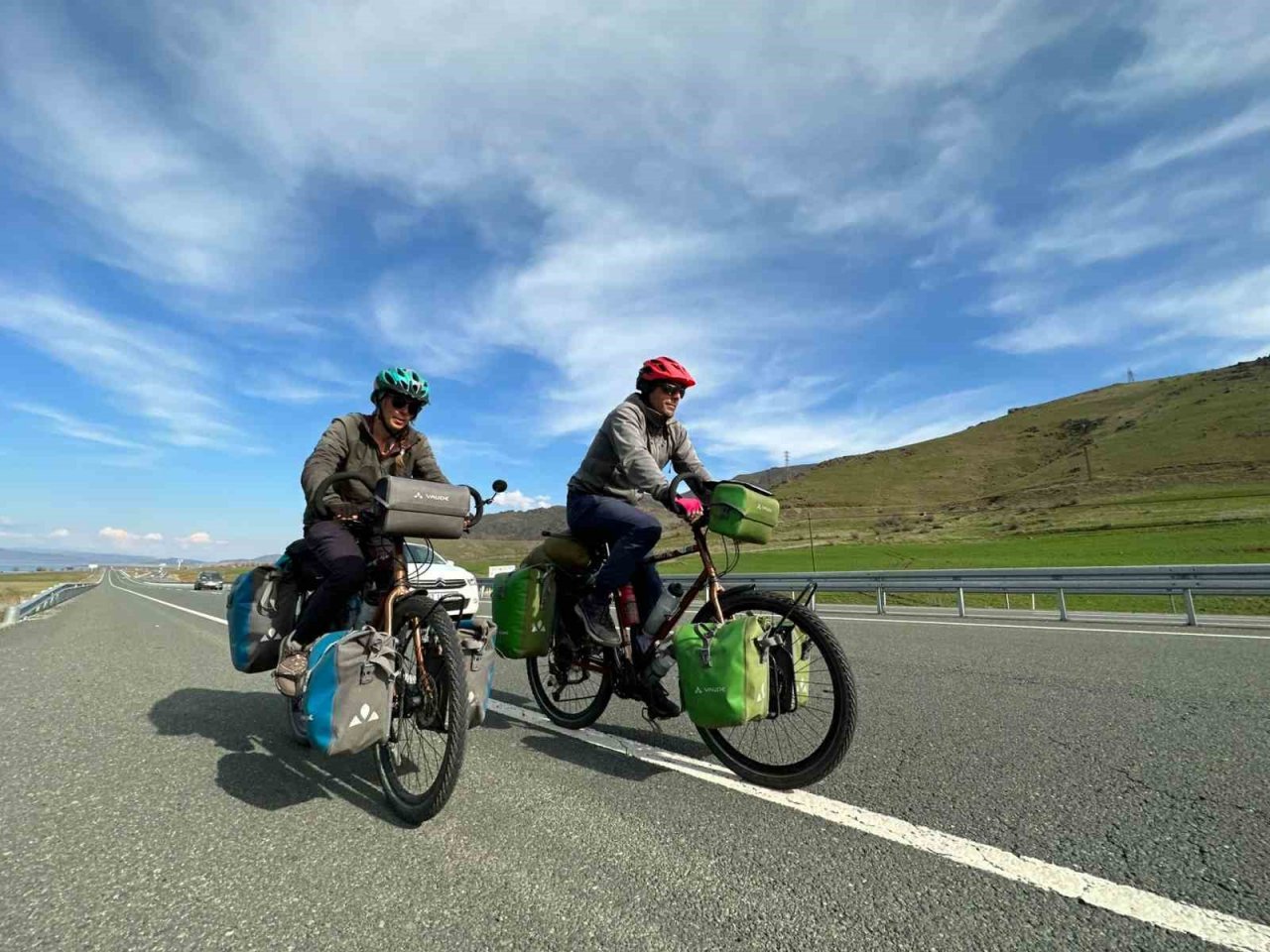 Bisikletle dünya turu yapan Fransız çift, “Hayatımda ilk defa bu kadar iyi niyetli insanlarla karşılaştım”