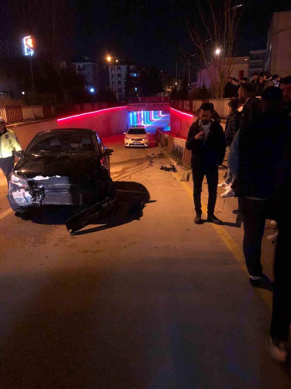 Bariyerlere çarptı, aracının başında "oğlum" diyerek feryat etti