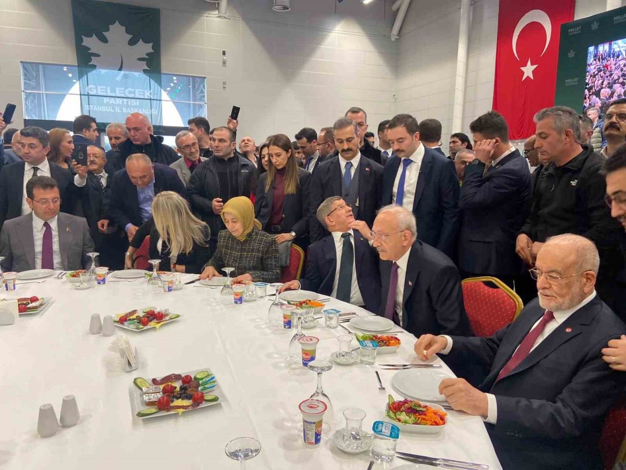 Kılıçdaroğlu: “Bizler altı lider biradayız. Demokrasi için, hak için, hukuk için, adalet için mücadele ediyoruz"