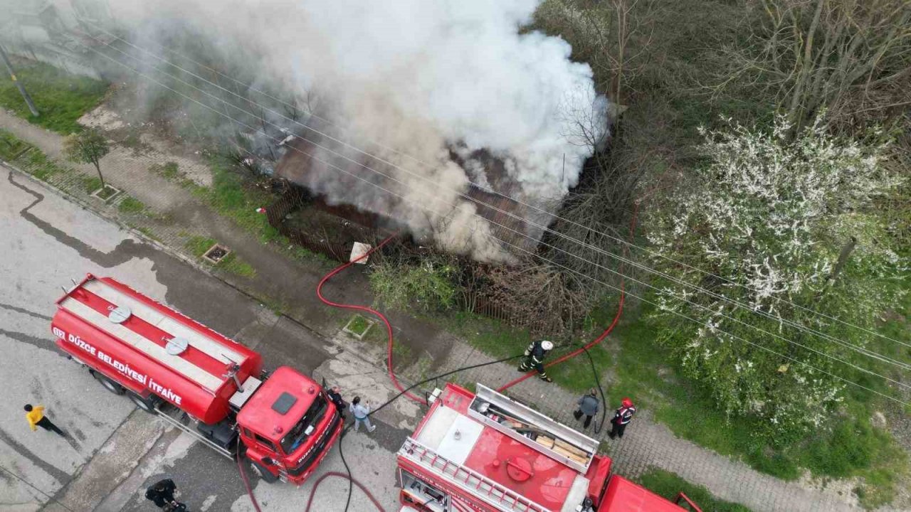 Metruk ev alev alev yandı