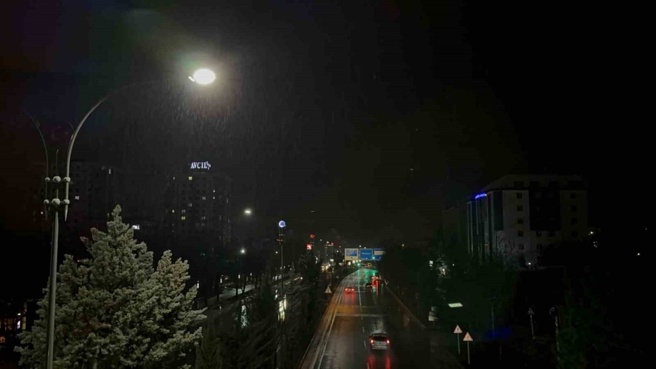 Elazığ’da sağanak etkisini sürdürüyor