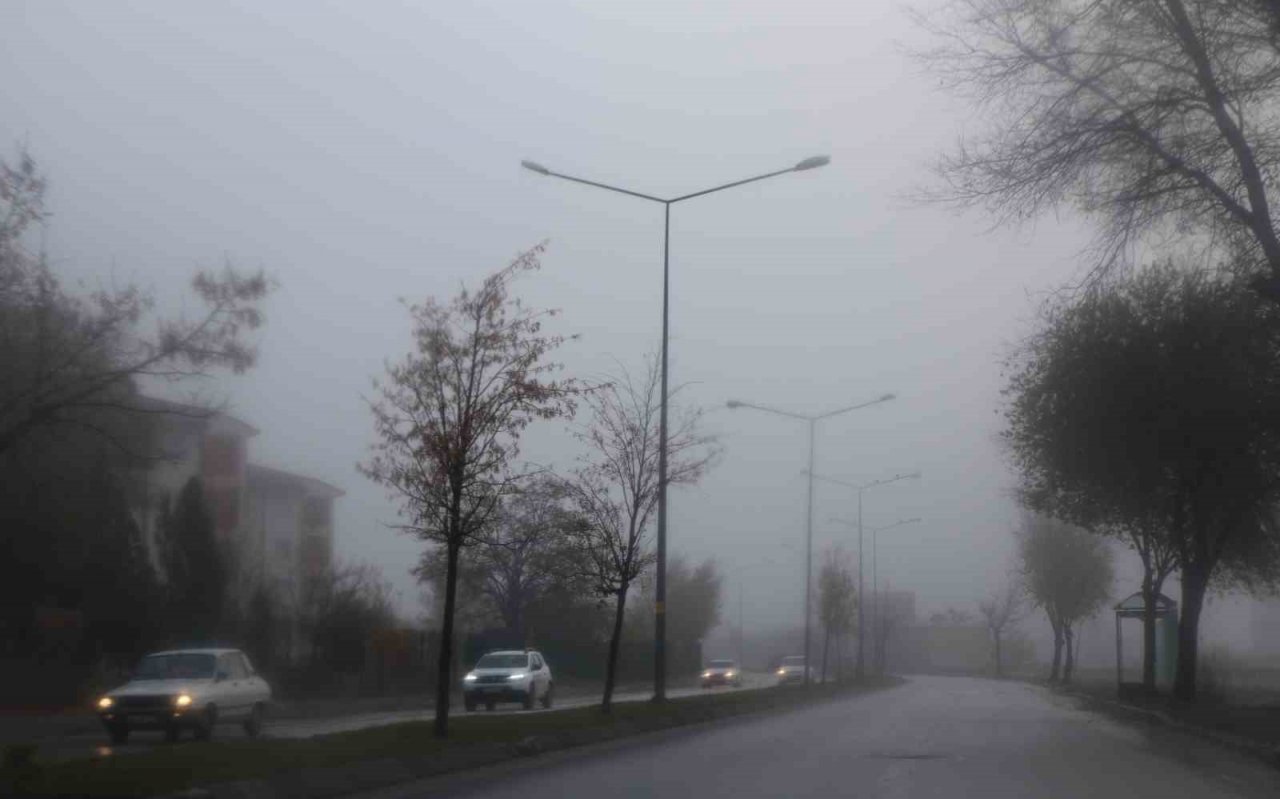 Erzincan’ın yüksek kesimlerinde kar merkezde yağmur yağışı