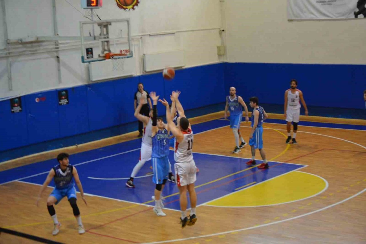 Potanın efeleri kendi evinde galip geldi