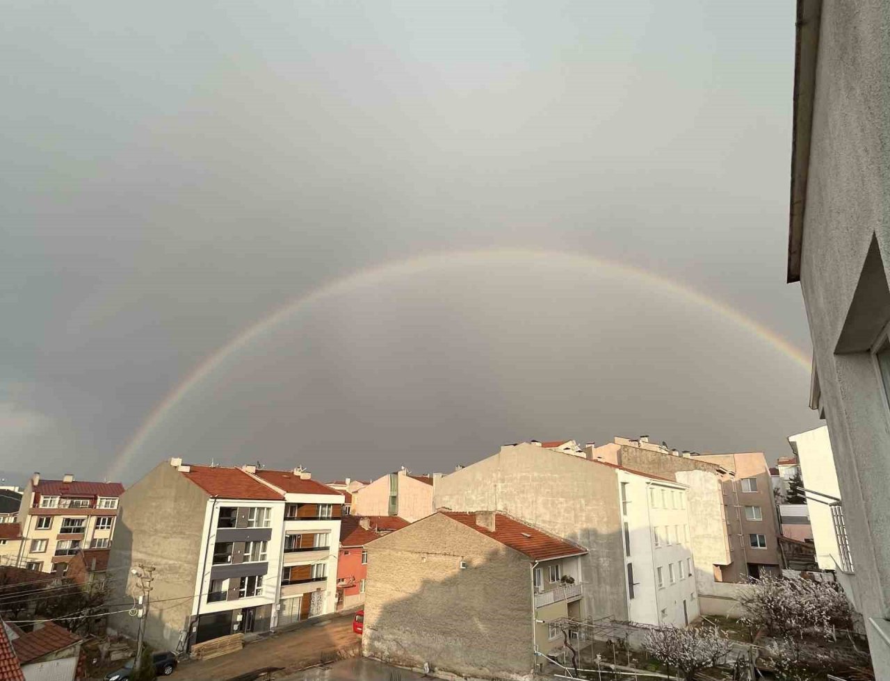 Eskişehir’de gökkuşağı görsel şölen oluşturdu