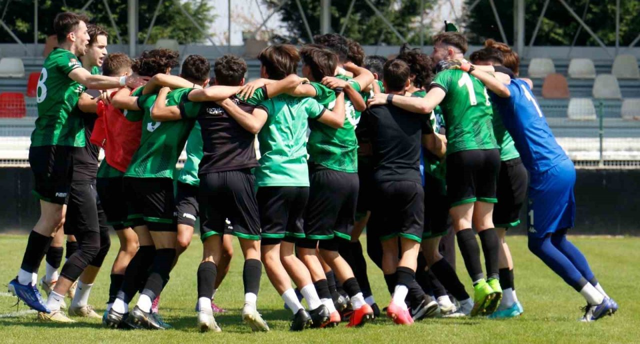 Genç horozlar U19’da play-off’larda