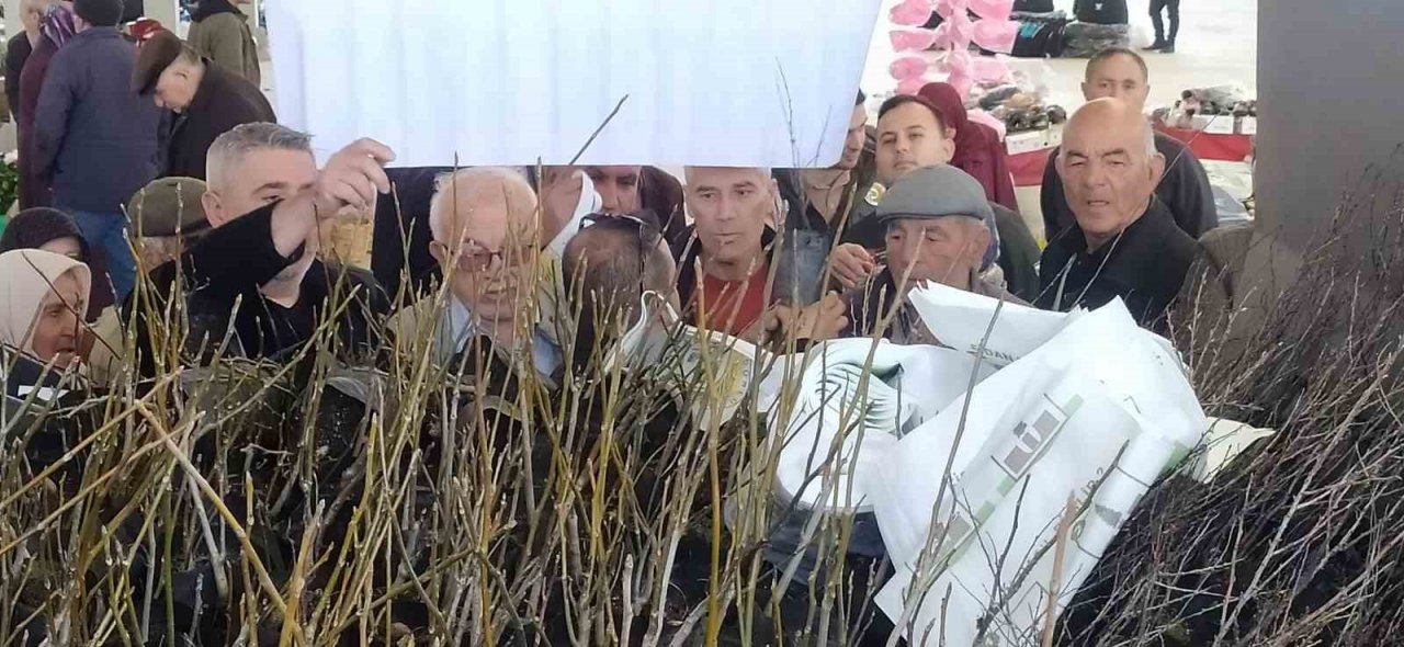 Hisarcık’ta 3 bin 500 fidan dağıtıldı