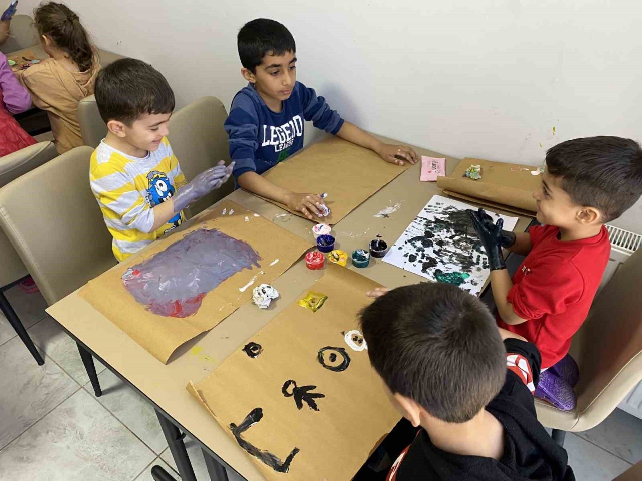 Depremzede çocuklar Çocuk Üniversitesi ile hayata tutunuyor