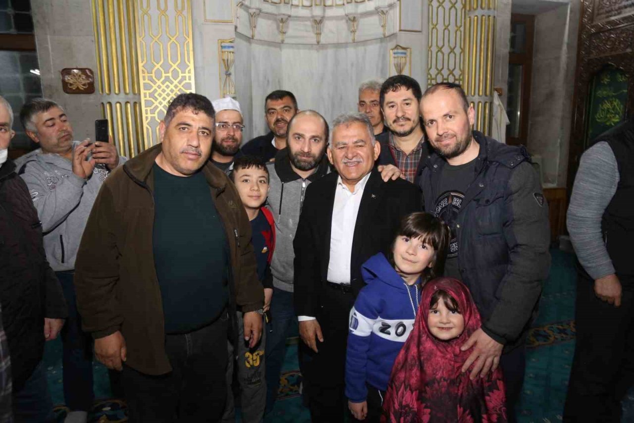 Başkan Büyükkılıç iftarını vatandaşla açtı