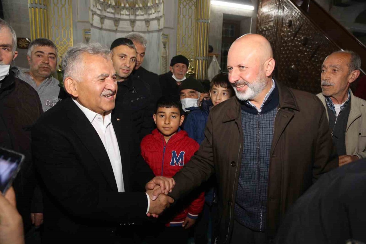 Başkan Büyükkılıç iftarını vatandaşla açtı