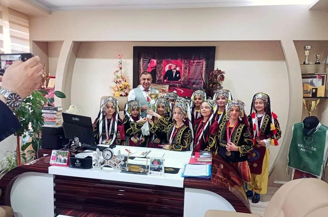 Tomarza Zekiye Canpolat İlkokulu Folklor Yarışmasında Birinci Oldu