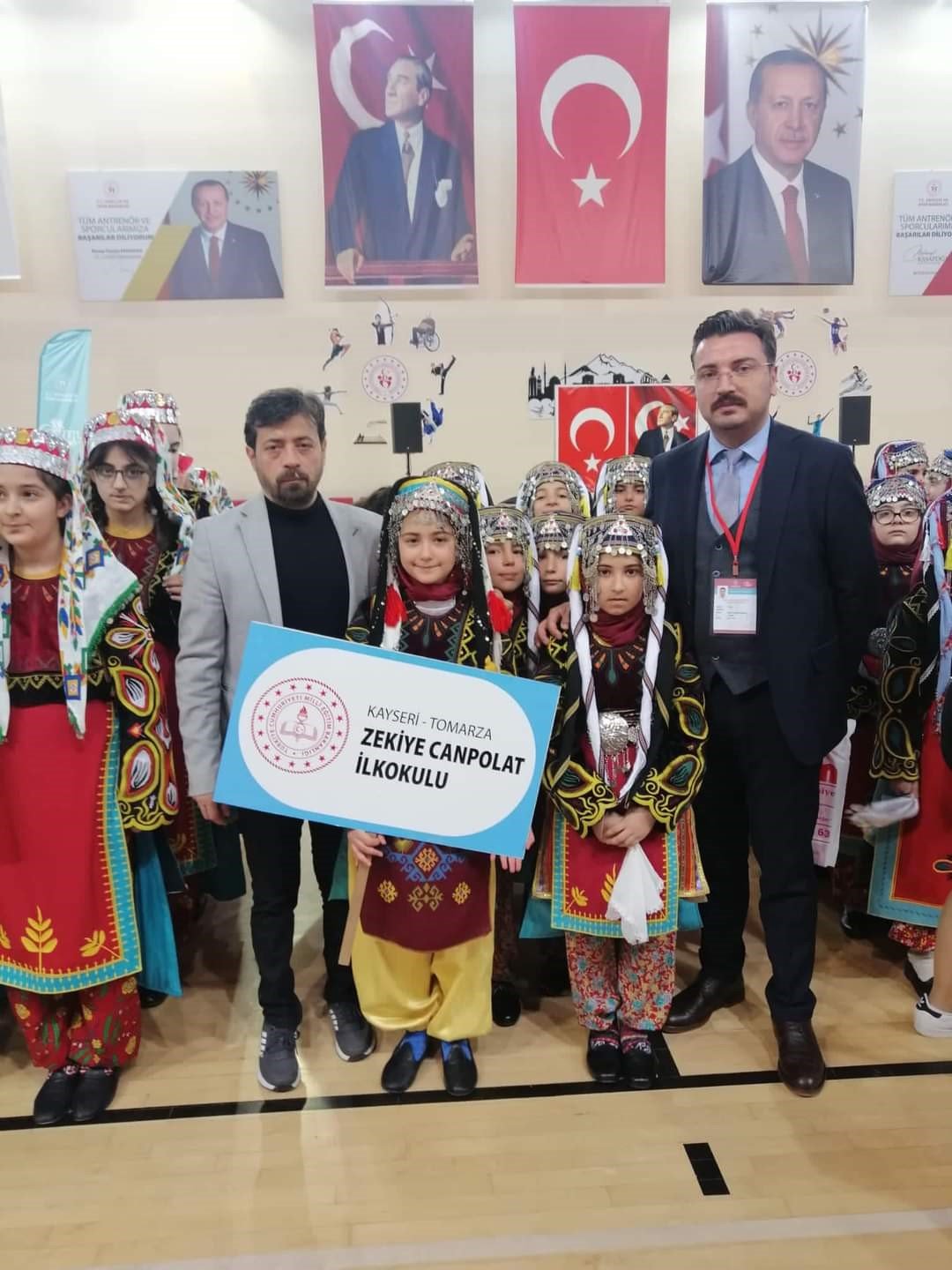 Tomarza Zekiye Canpolat İlkokulu Folklor Yarışmasında Birinci Oldu