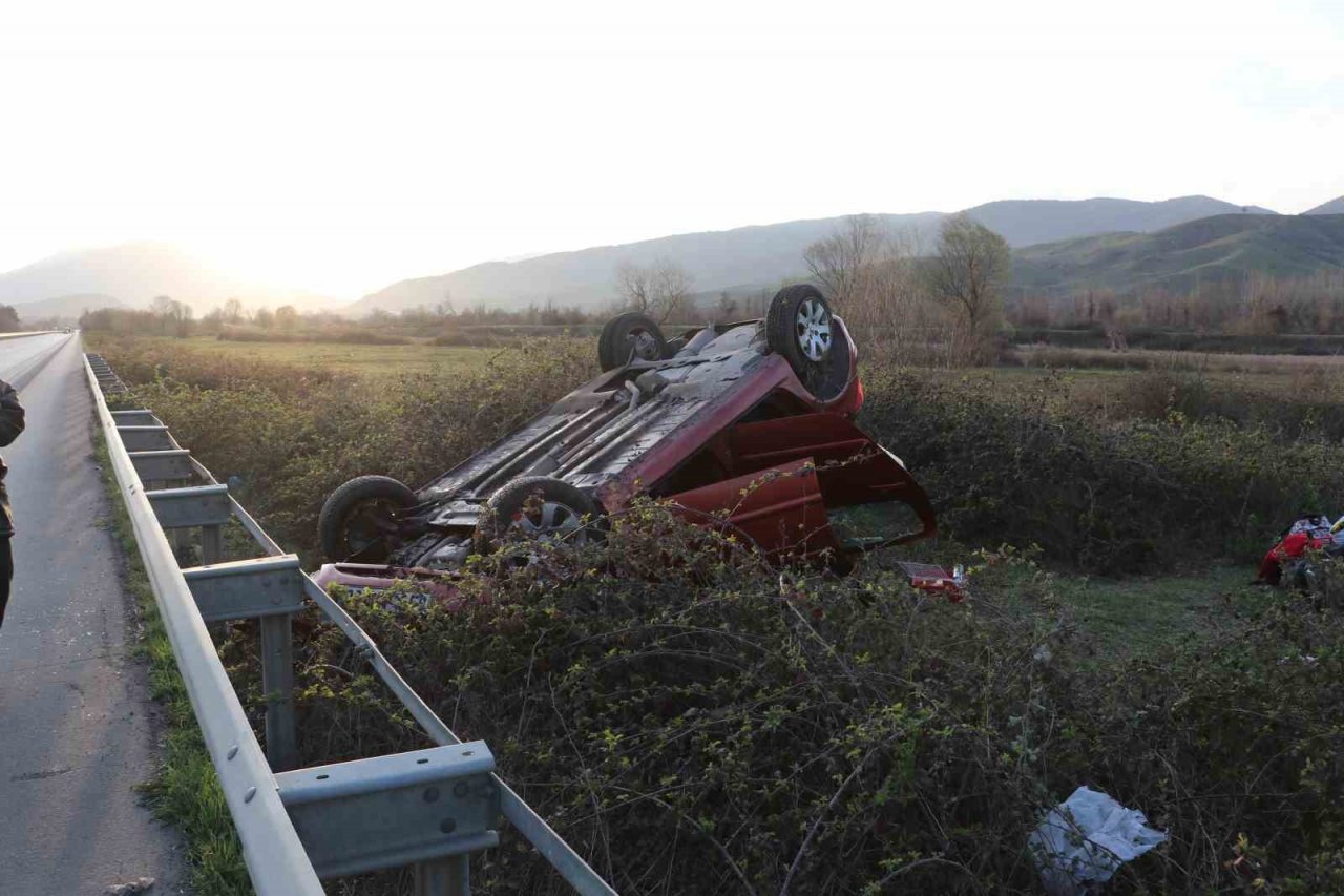 Amasya’da otomobil bariyere çarparak takla attı: 4 yaralı