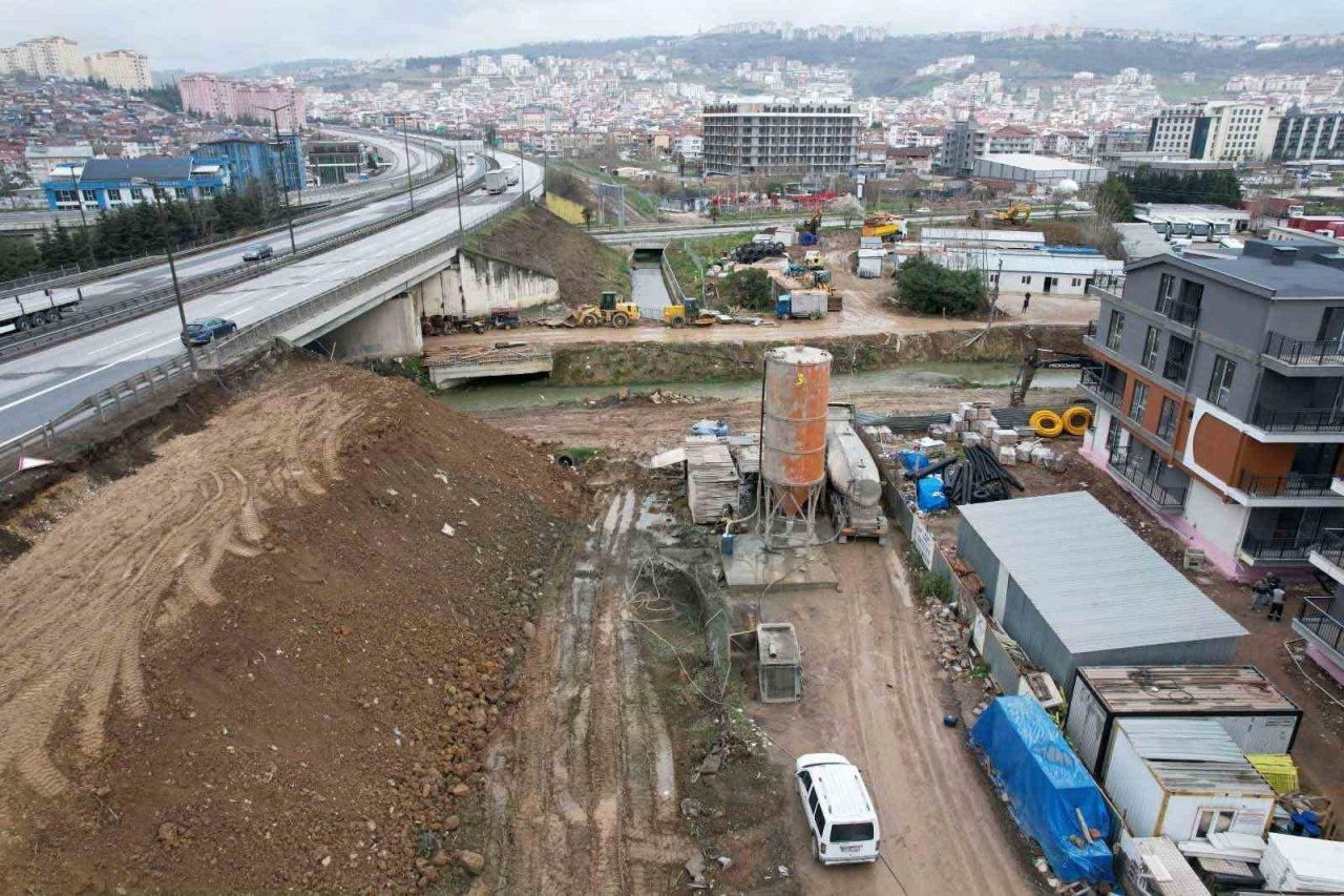Solaklar Köprülü Kavşak Projesi’nde ilk kazma vuruldu