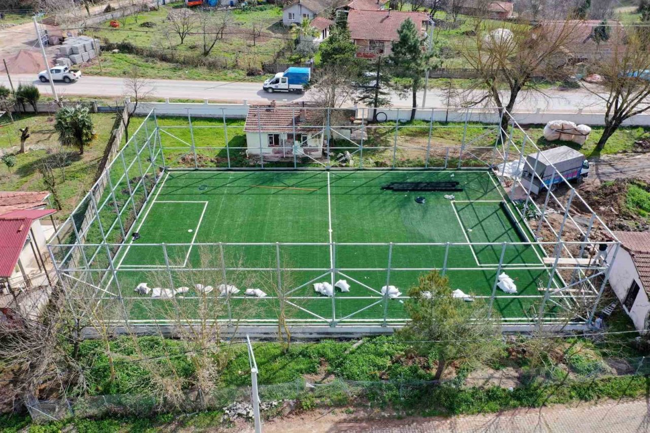 Karaabdülbaki’ye futbol sahası