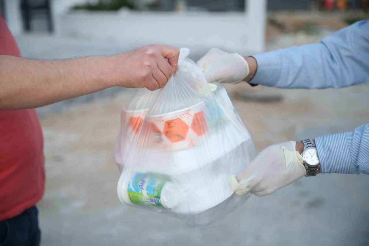 Merkezefendi’de depremzedelere gönül sofrası kuruluyor