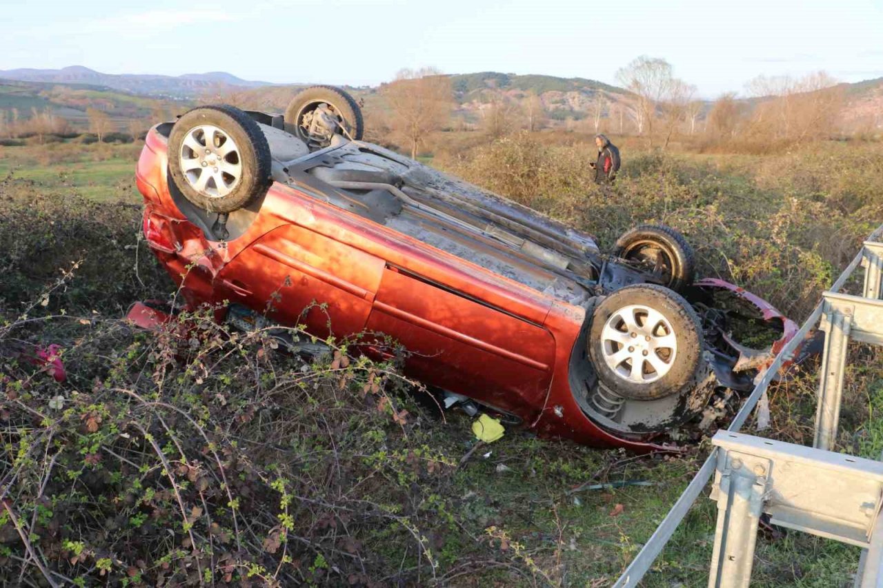 Amasya’da otomobil bariyere çarparak takla attı: 4 yaralı
