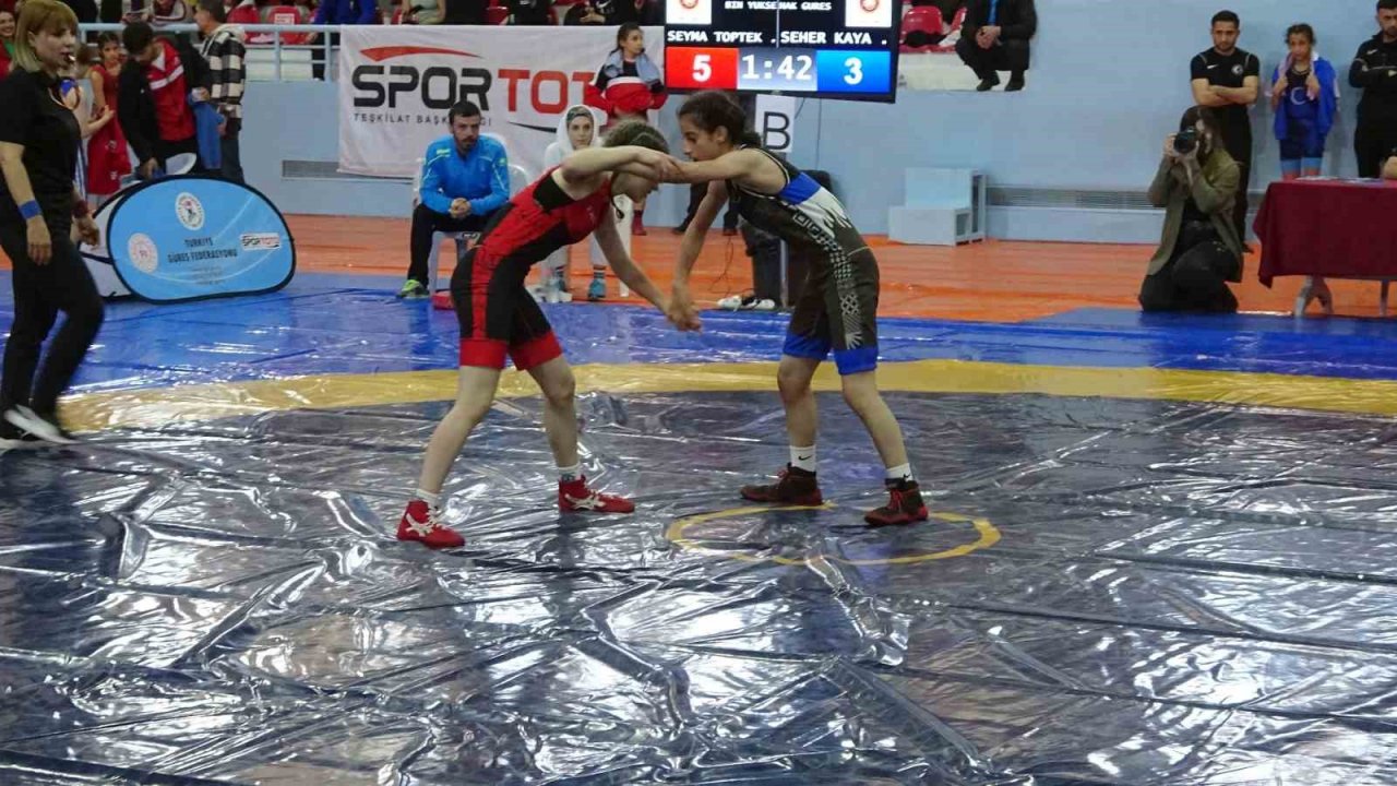 17 Yaş Altı Kadınlar Güreş Türkiye Şampiyonası heyecanı Yozgat’ta başladı