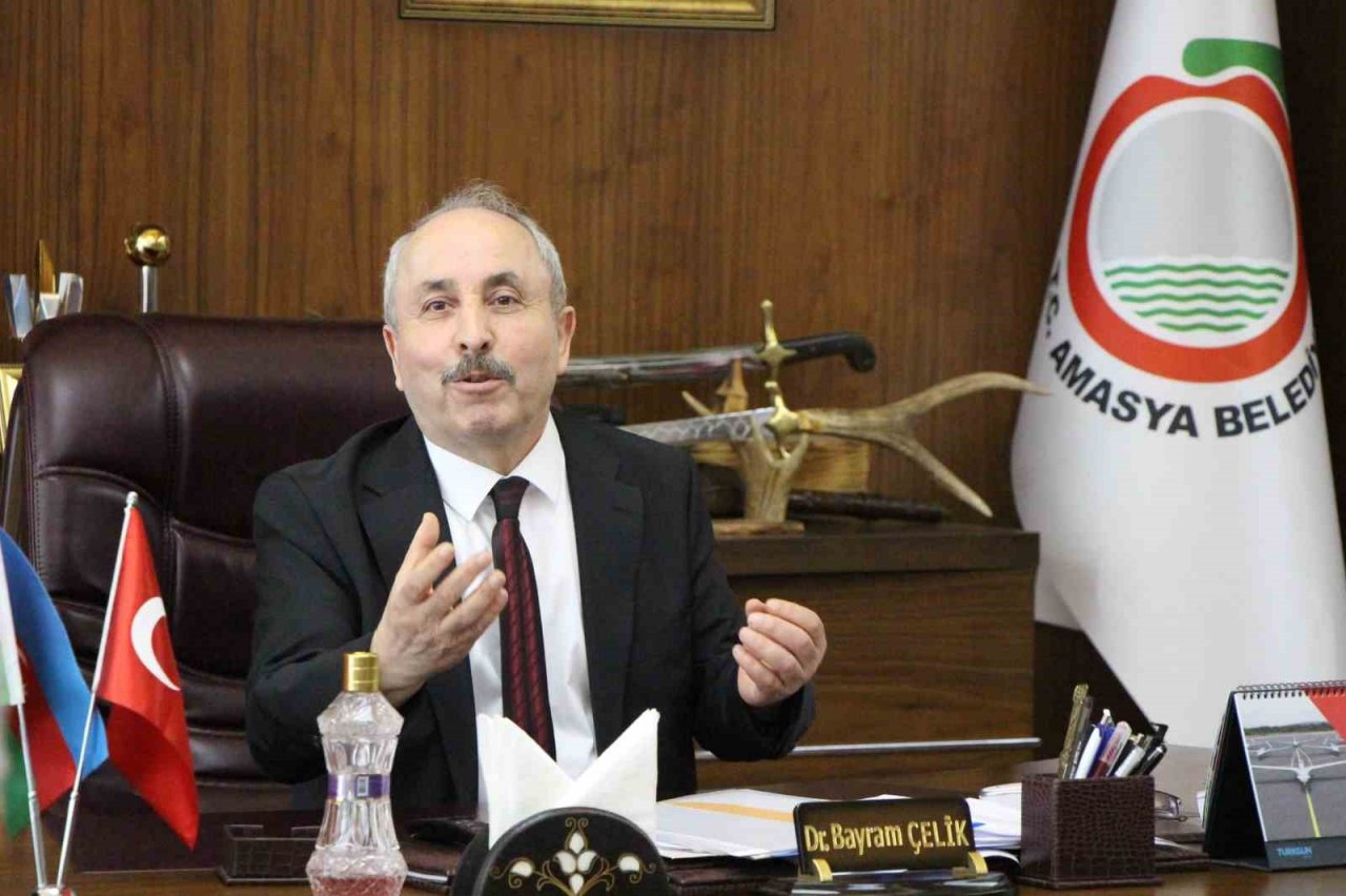 Amasya’nın yeni Belediye Başkanı Çelik: “Çiçek göndermeyin, depremzedeler için bağış yapın”