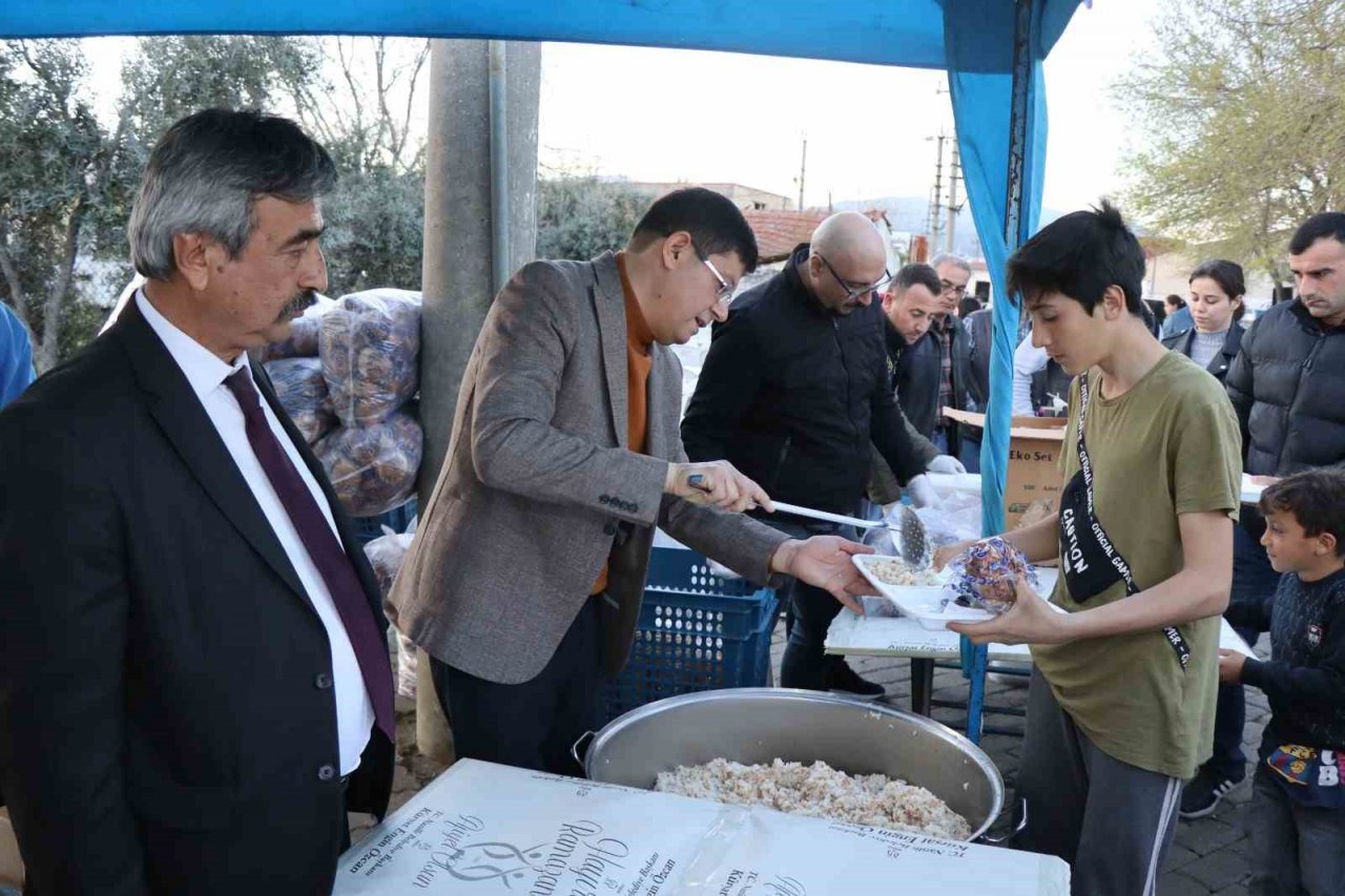 Nazilli’de mahalleli belediyenin iftar yemeğinde buluştu