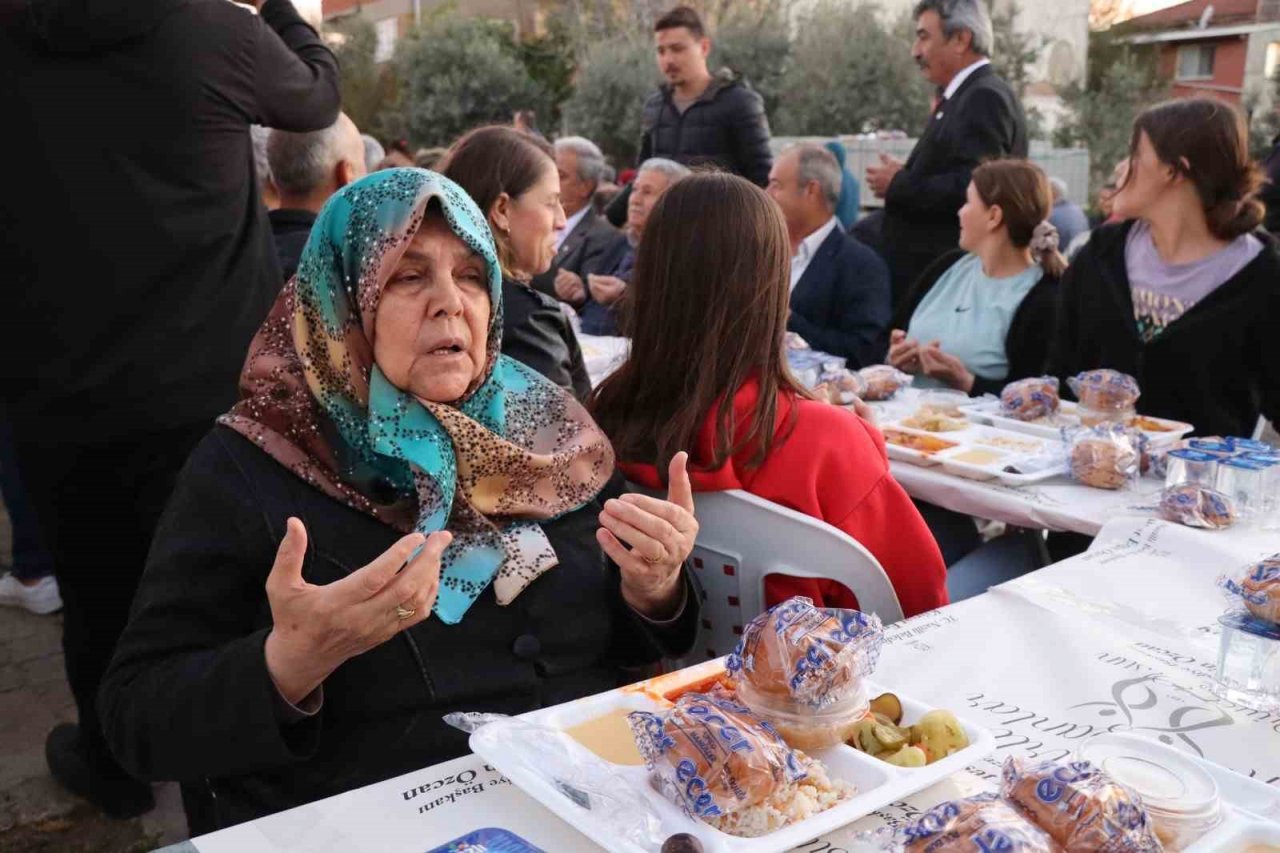 Nazilli’de mahalleli belediyenin iftar yemeğinde buluştu