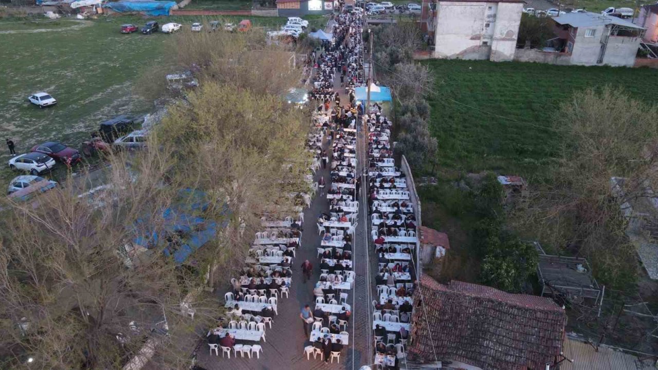 Nazilli’de mahalleli belediyenin iftar yemeğinde buluştu