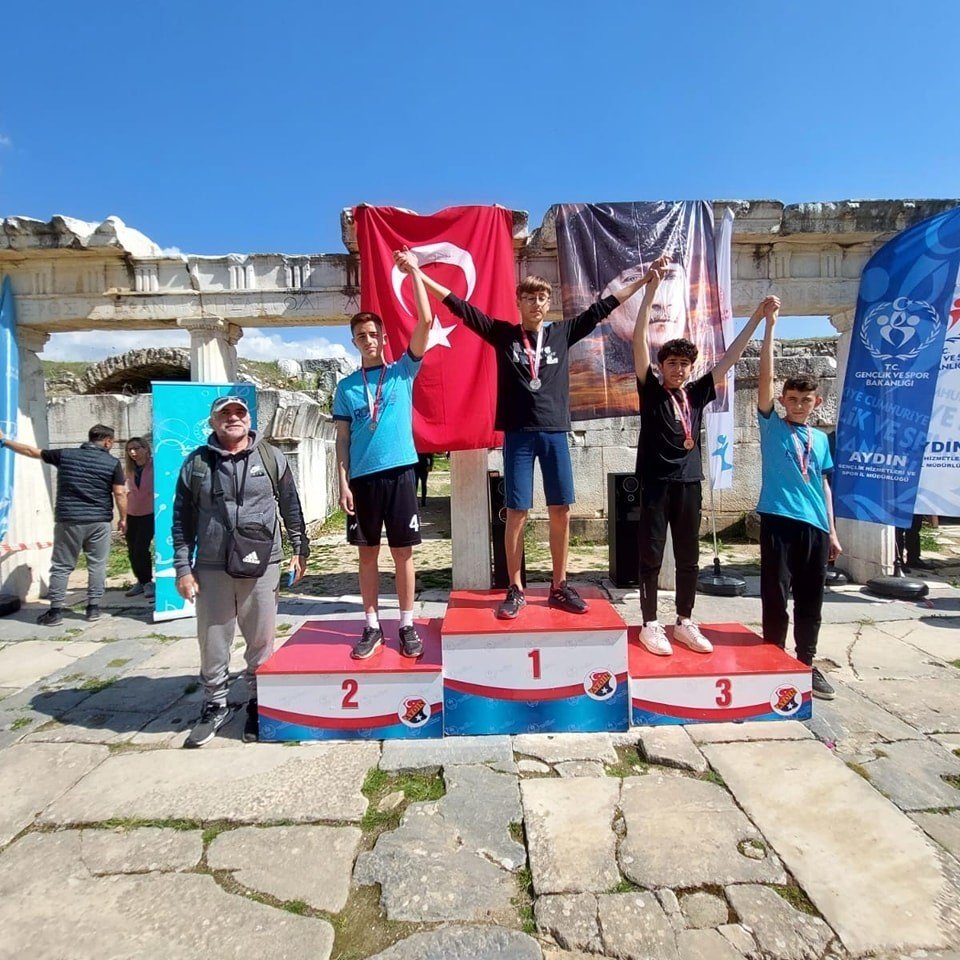 Aydın’da öğrenciler tarih ile iç içe yarıştı