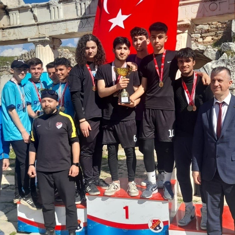 Aydın’da öğrenciler tarih ile iç içe yarıştı