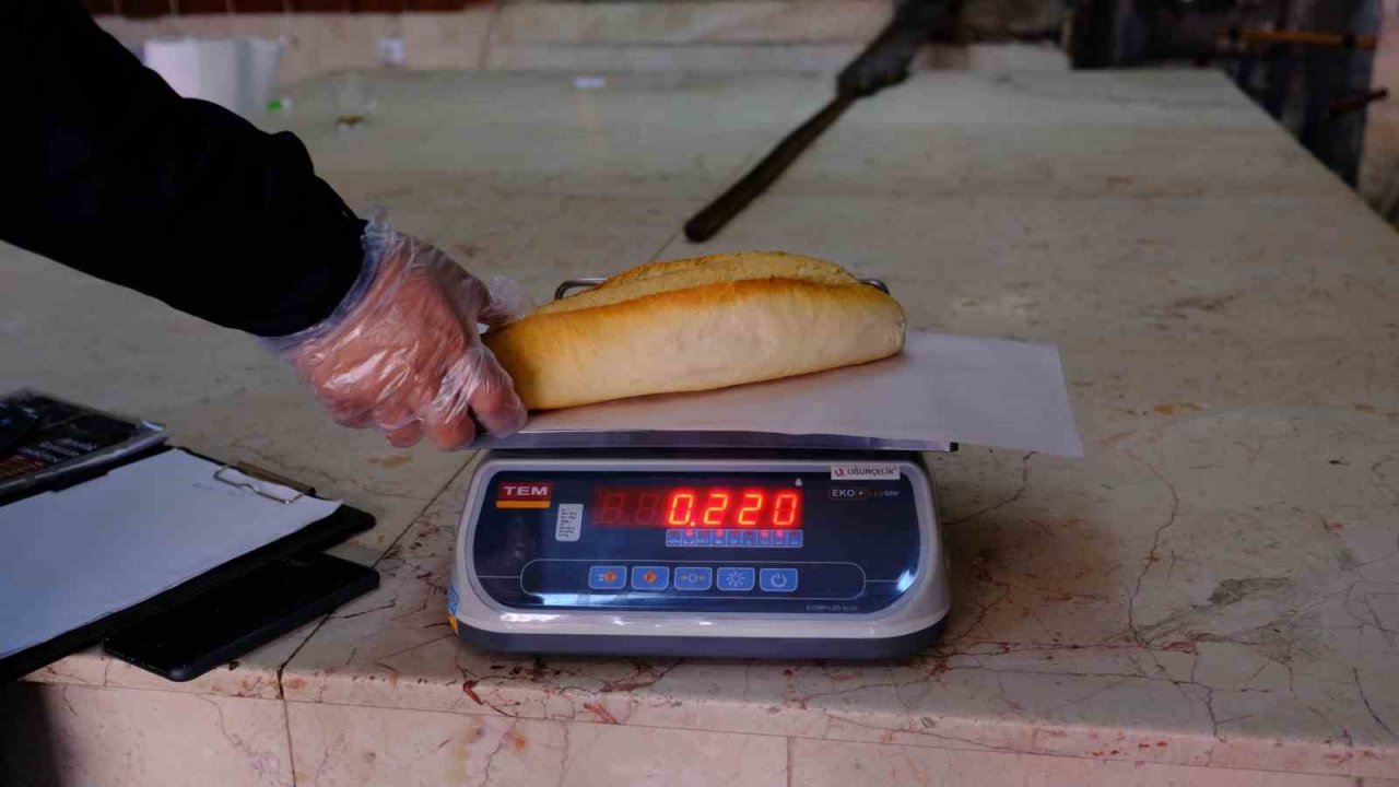 Ayvalık Belediyesi zabıta ekiplerinden hijyen ve gramaj denetimi