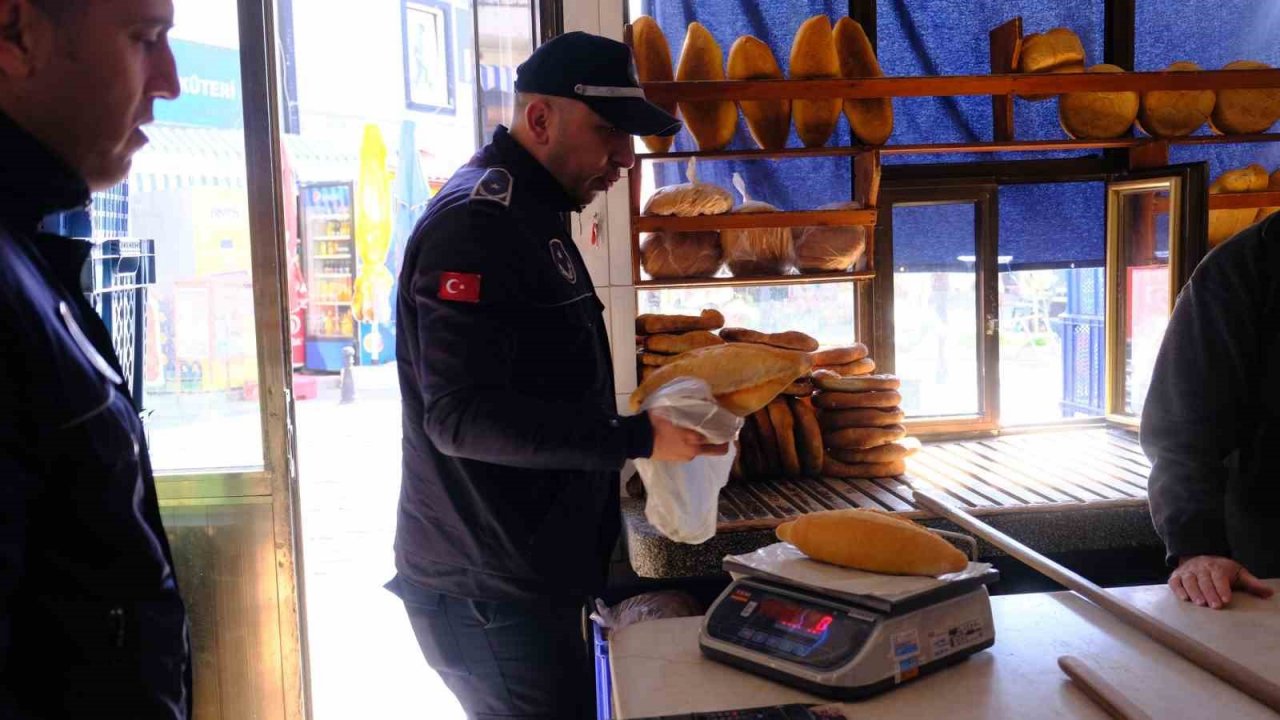 Ayvalık Belediyesi zabıta ekiplerinden hijyen ve gramaj denetimi