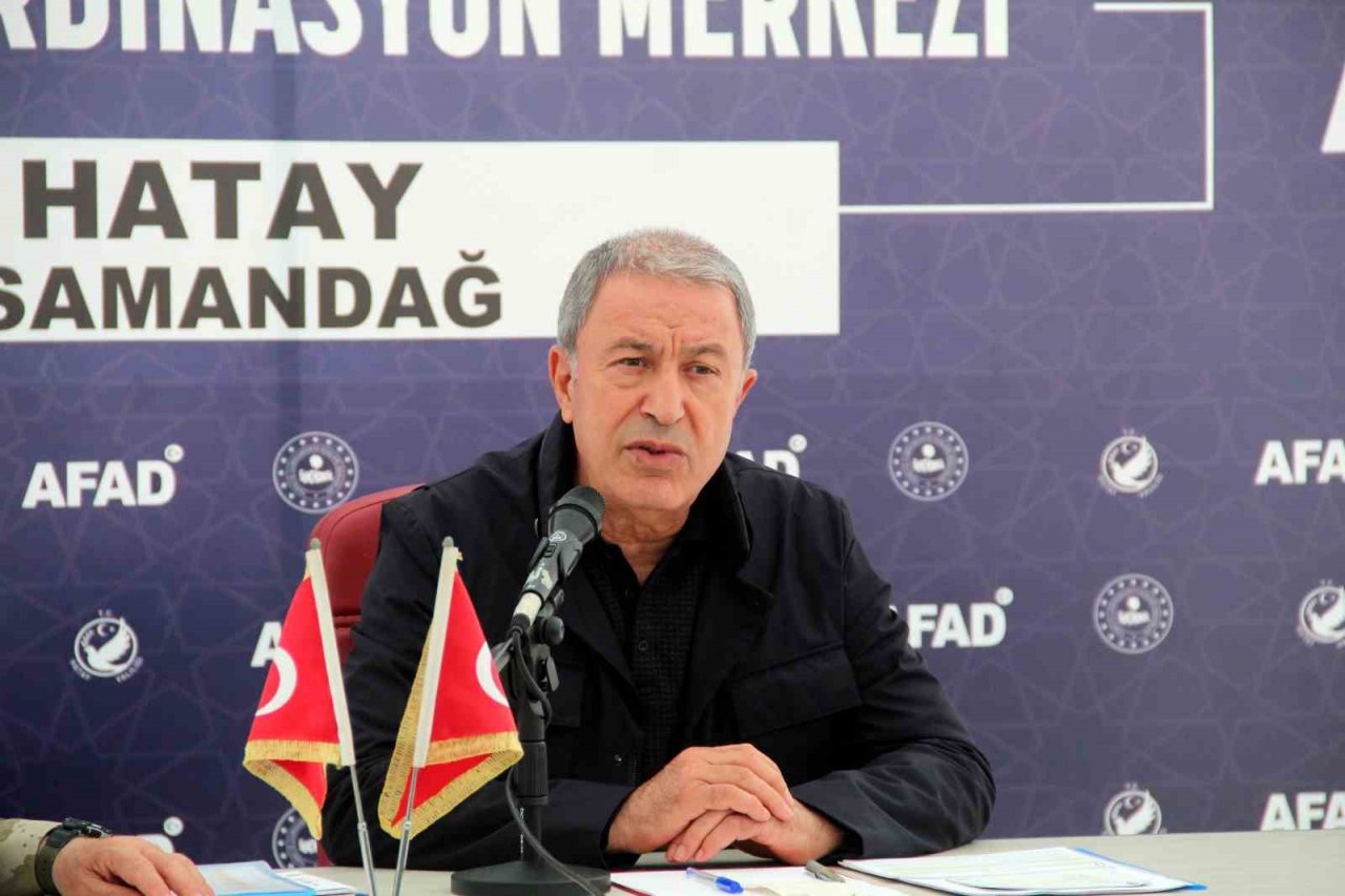 Bakan Akar: "Deprem bölgesinde hiçbir vatandaşımız yalnız değildir"
