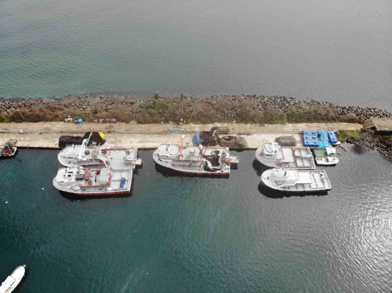 Hamsi ve istavrit olmayınca balıkçılar sezonu erken kapattı