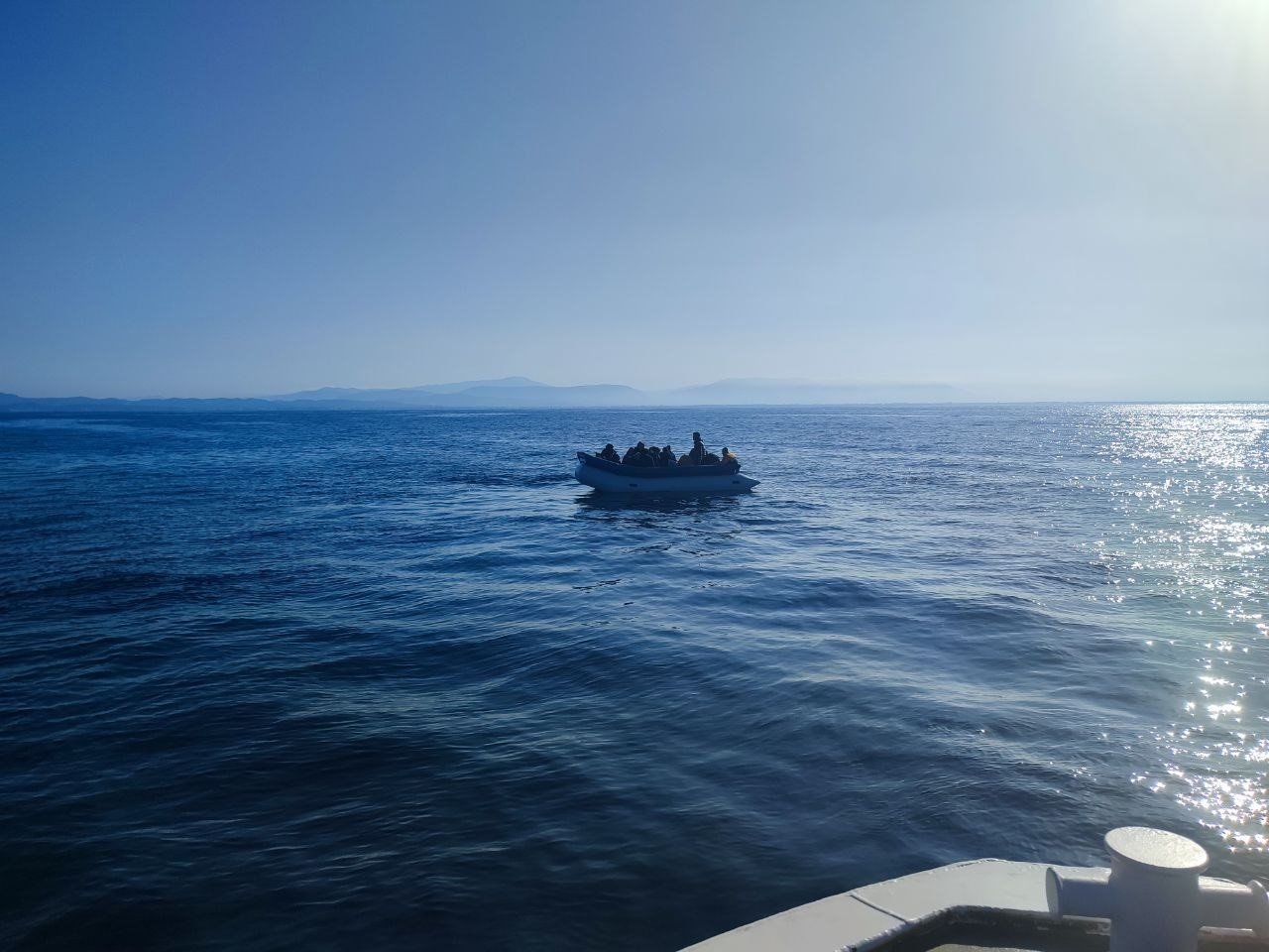 Türk kara sularına geri itilen 13 düzensiz göçmen kurtarıldı