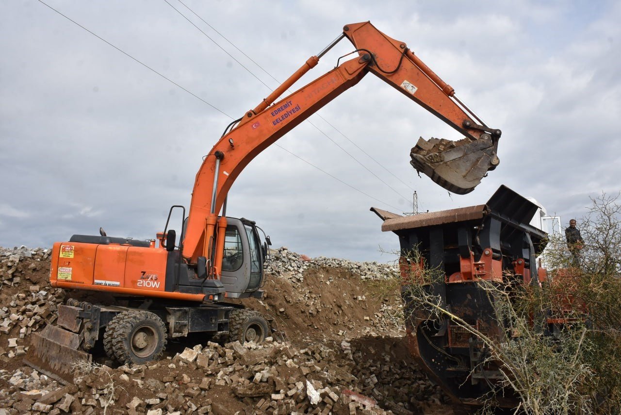 Taş kırma makinesi ile ekonomiye katkı sağlanıyor