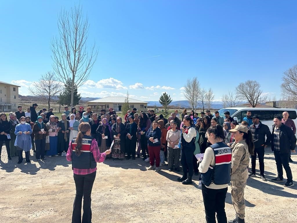 Bingöl’de kadınlara KADES tanıtıldı