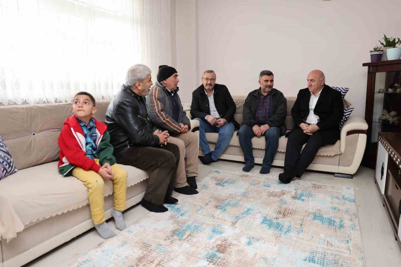 Başkan Bıyık Ramazan’da mahalle mahalle geziyor