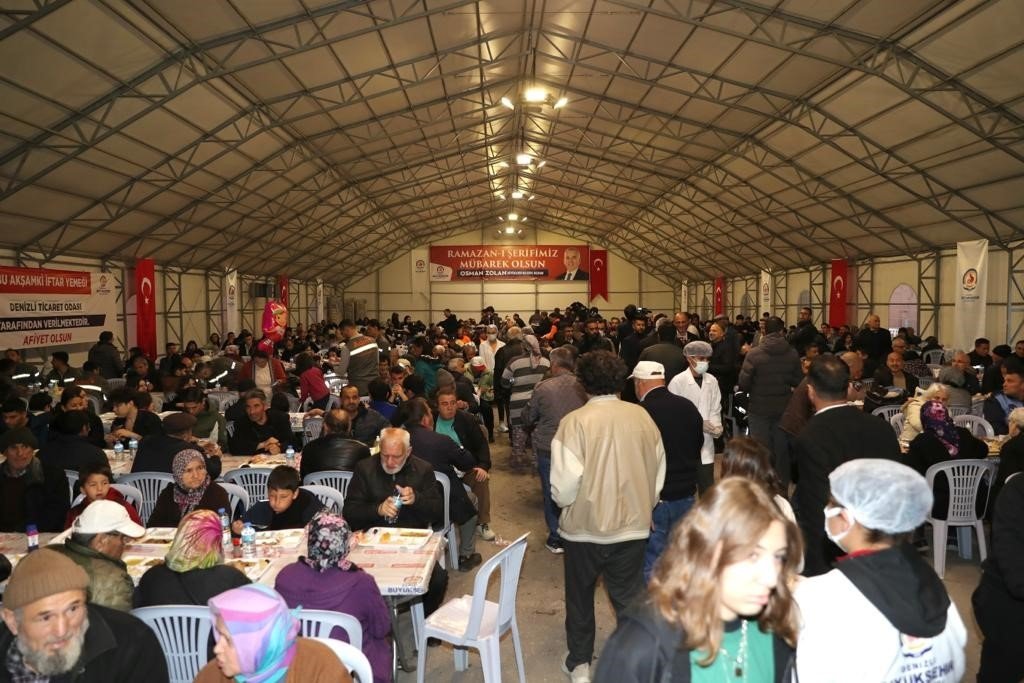 Büyükşehir üç ayrı koldan iftar geleneğini yaşatıyor